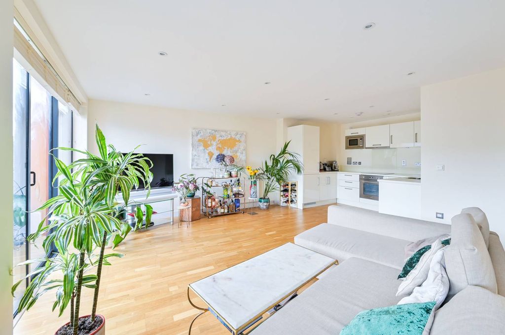 Property photo 2 of 19