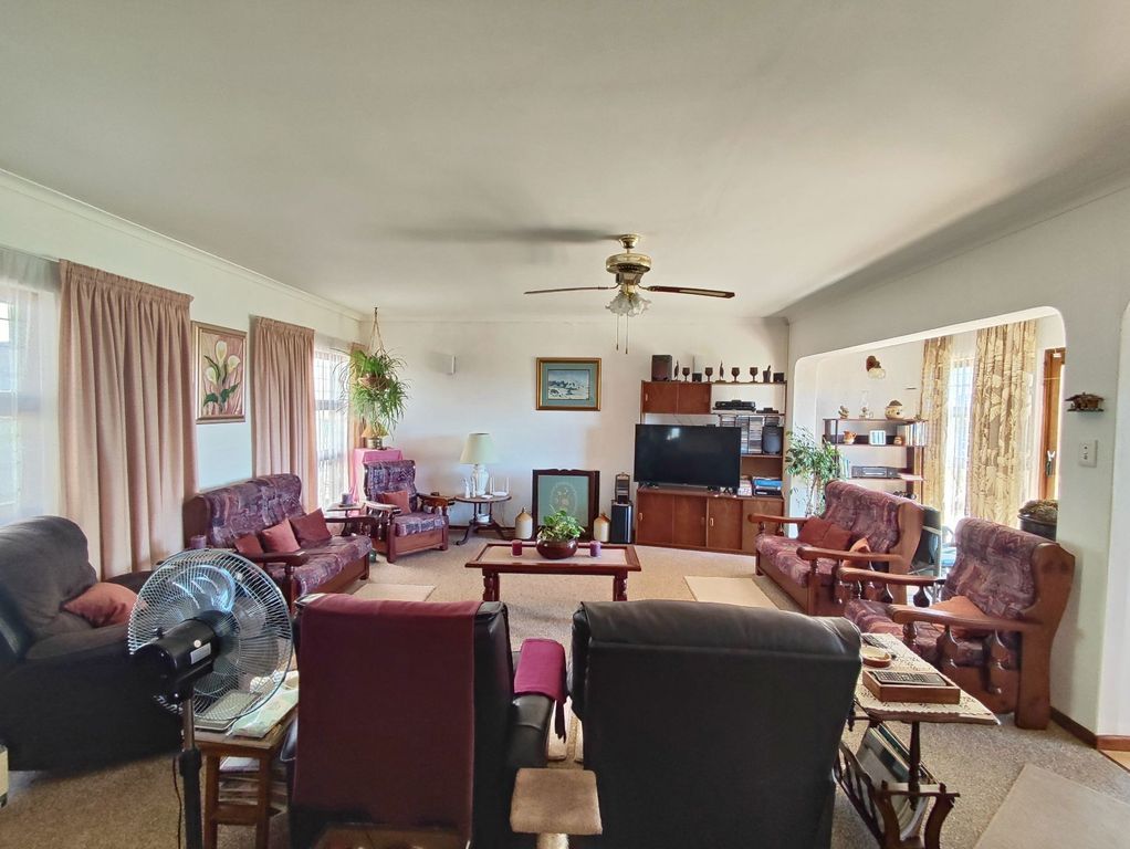 Property photo 2 of 34 1Sw1693139