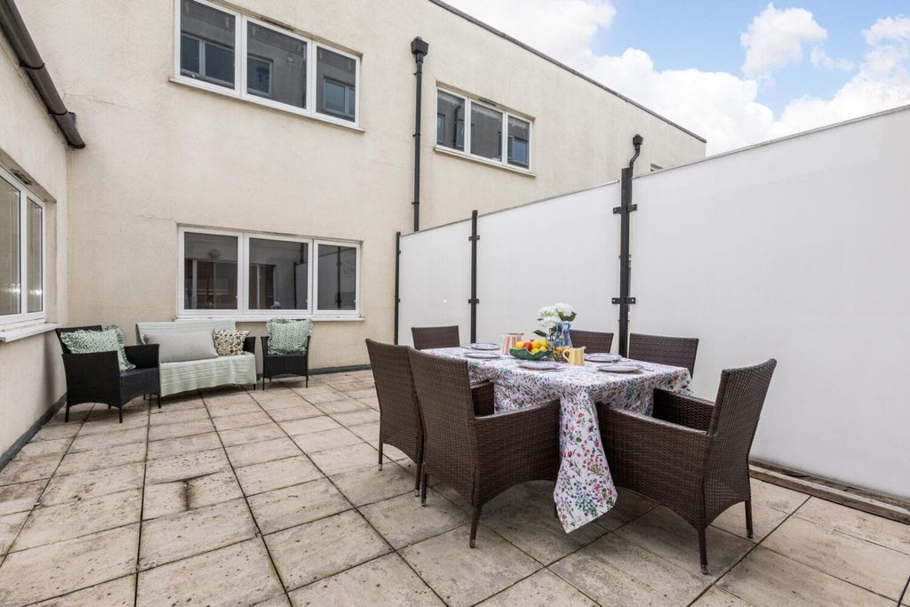 Property photo 3 of 11 R2A1180-1500x1000.Jpg