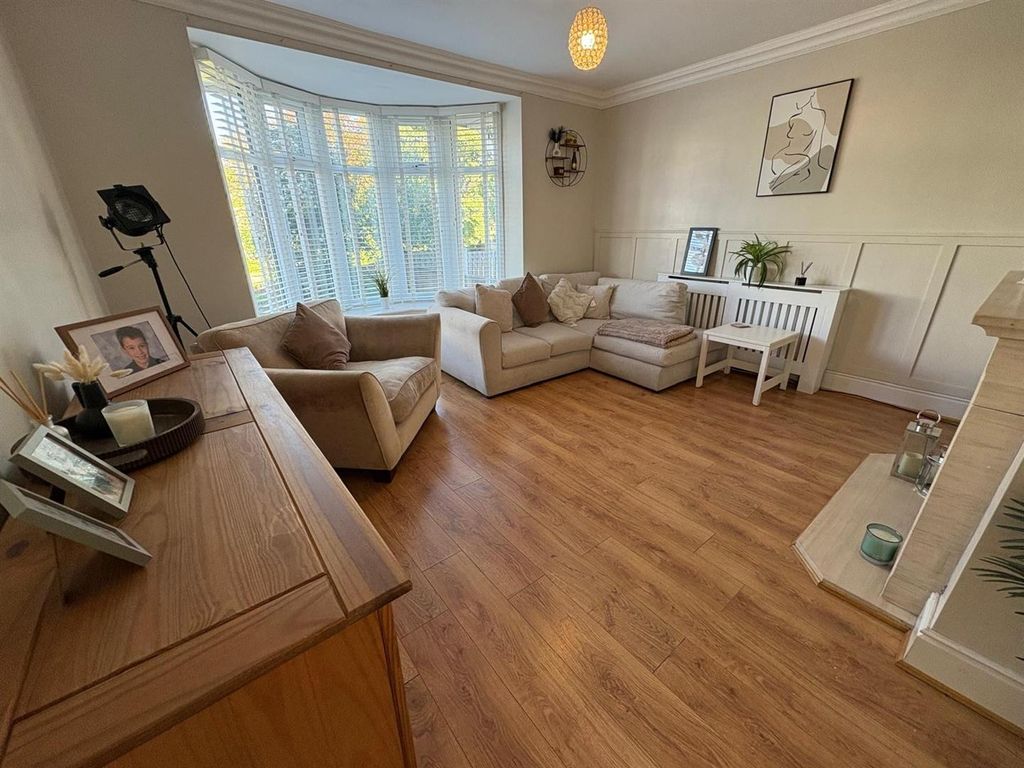 Property photo 2 of 21