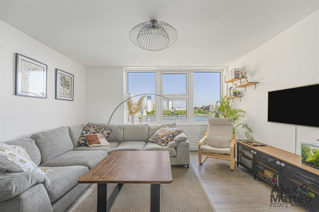 Property photo 3 of 20 Custom House