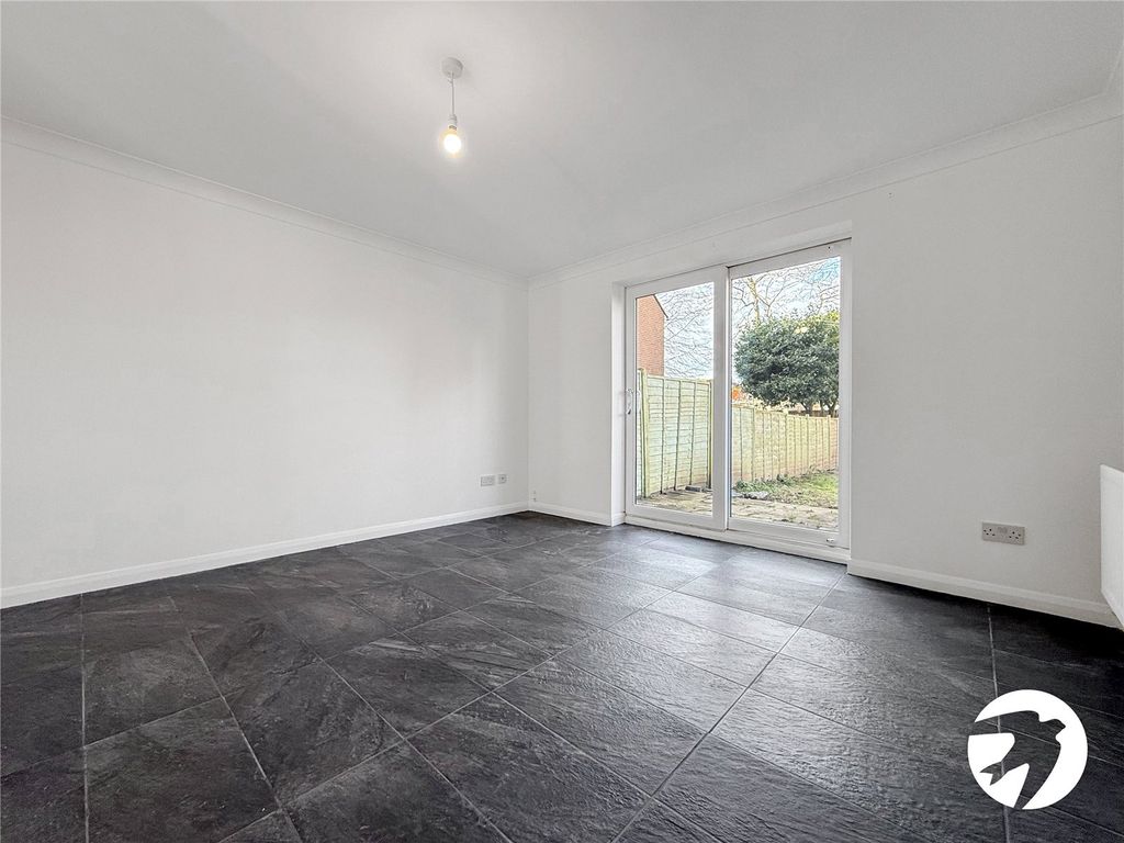 Property photo 3 of 12 Picture No. 11