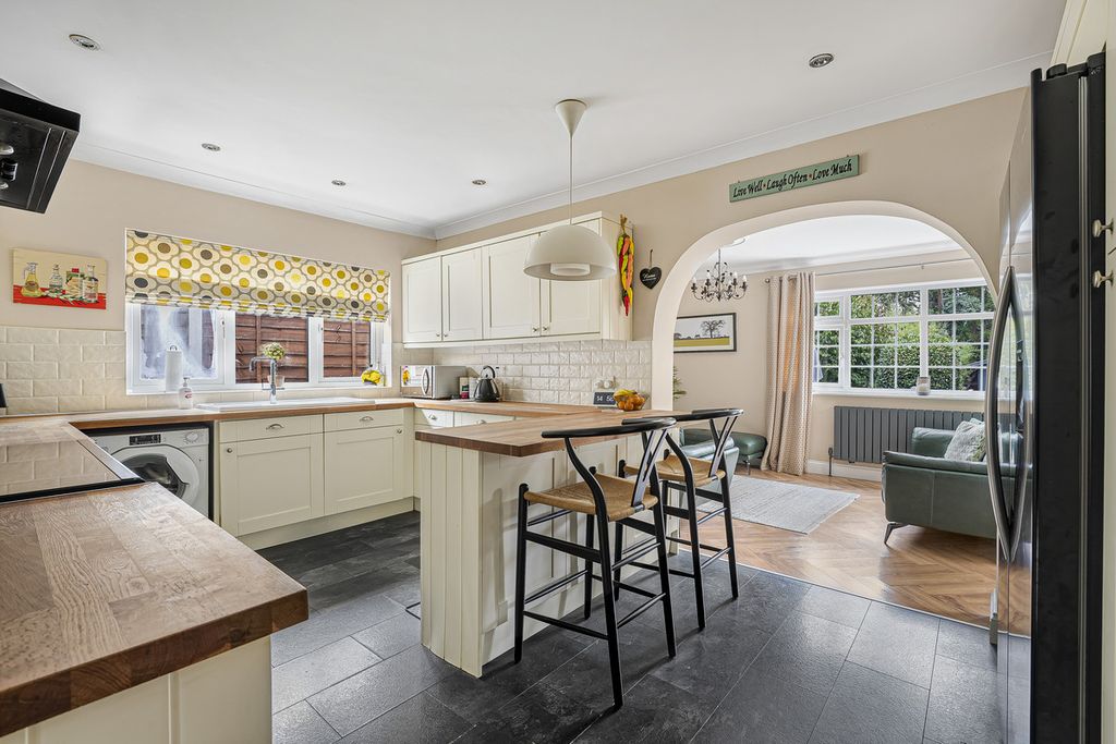 Property photo 2 of 26