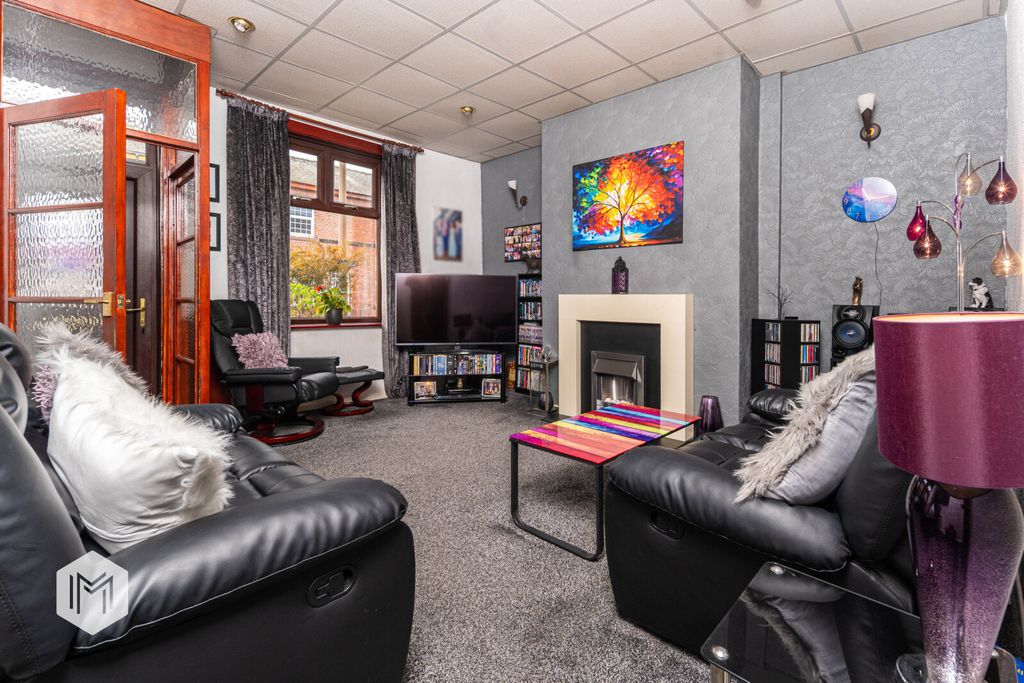 Property photo 2 of 17 Picture No. 12