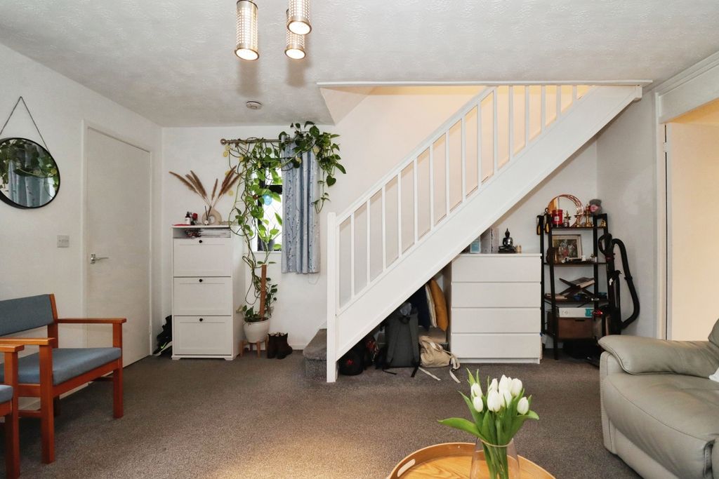 Property photo 2 of 19 Lounge