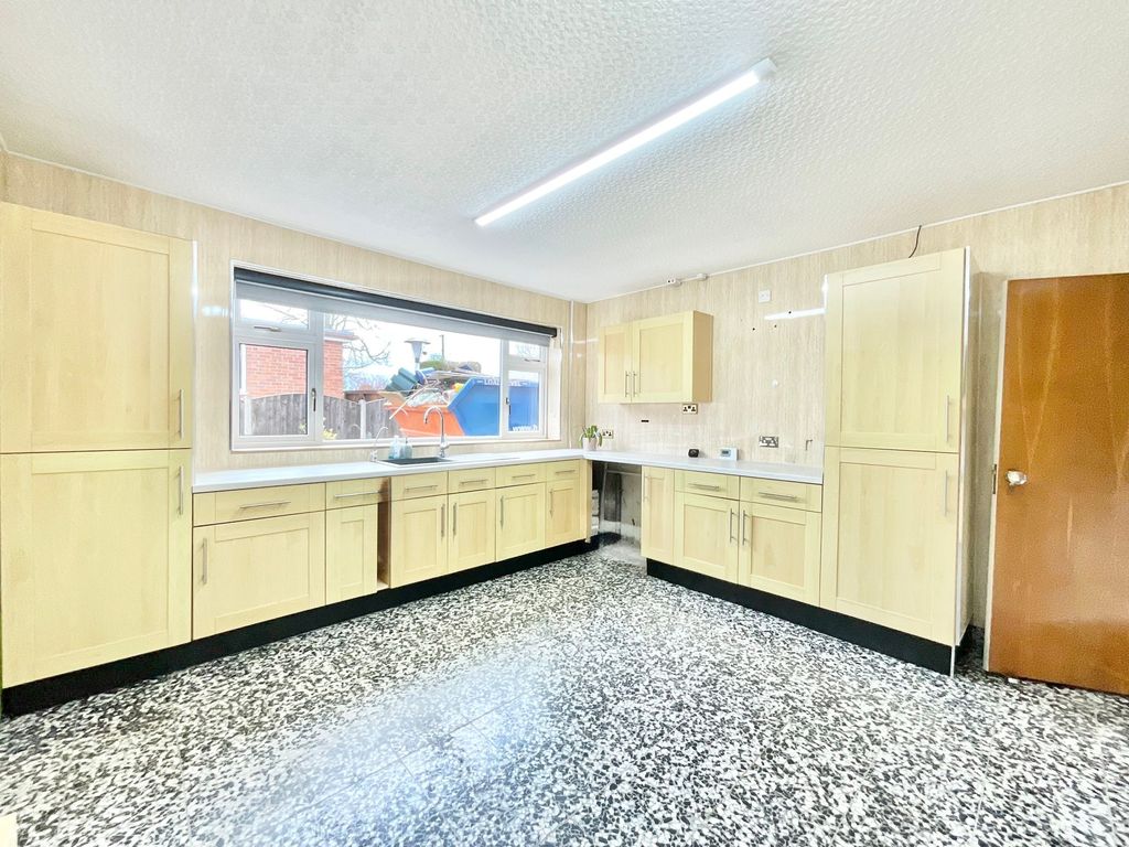 Property photo 3 of 28