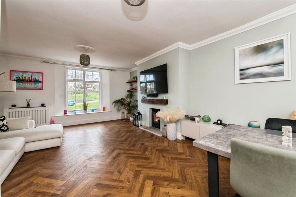 Property photo 3 of 15 Picture No. 02