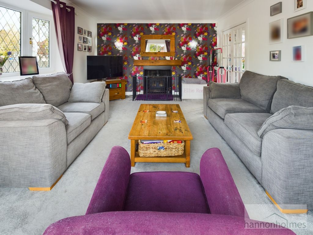 Property photo 2 of 44 Cam01073G0-Pr0137-Still061