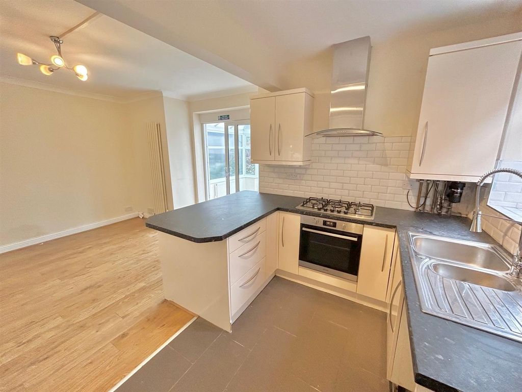 Property photo 3 of 16 Kitchen 2.Jpg