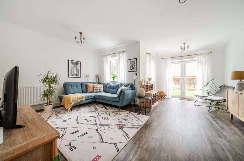 Property photo 2 of 23 Lounge Angle 1