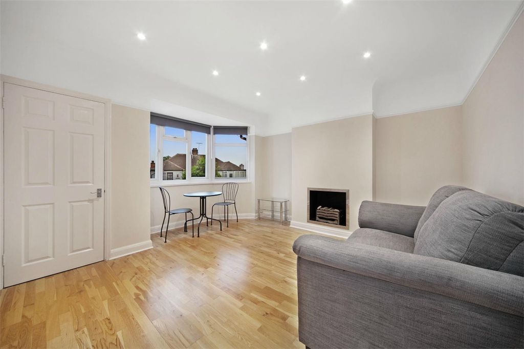 Property photo 3 of 7 1
