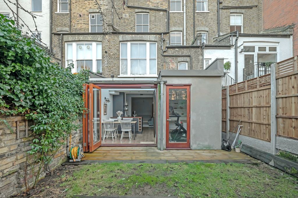 Property photo 2 of 18