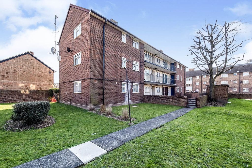 Property photo 2 of 8 02