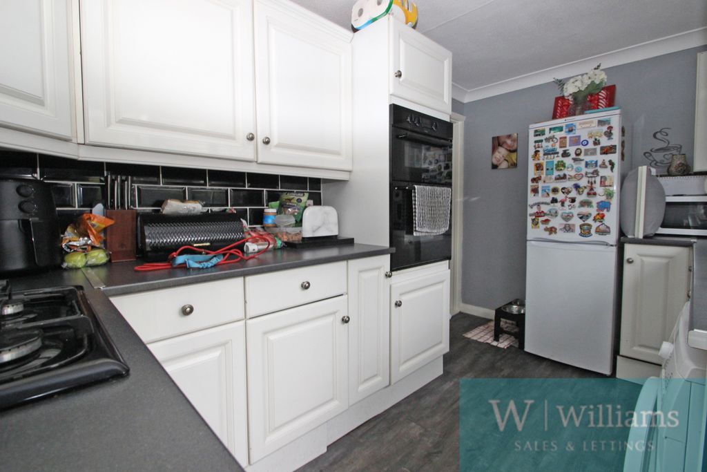 Property photo 3 of 8 4