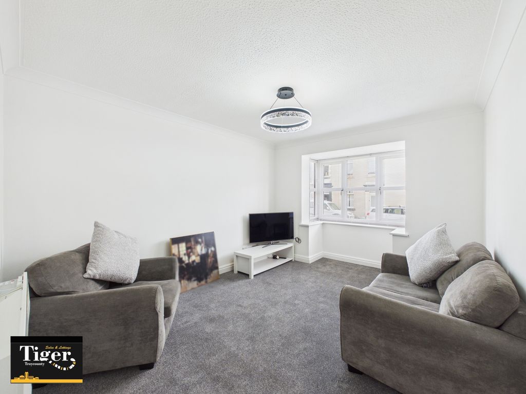 Property photo 2 of 8 Cam03440G0-Pr0576-Still003