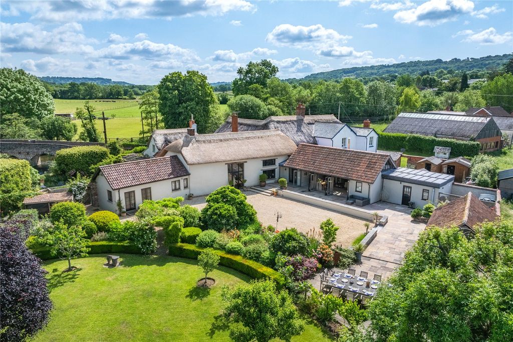 Property photo 1 of 32 Bridge Farm