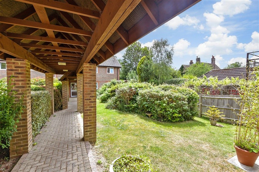 Property photo 1 of 10 Communal Gardens