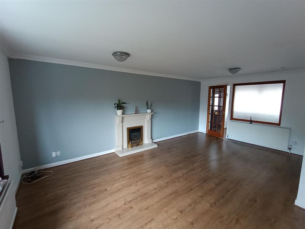 Property photo 2 of 21 Lounge