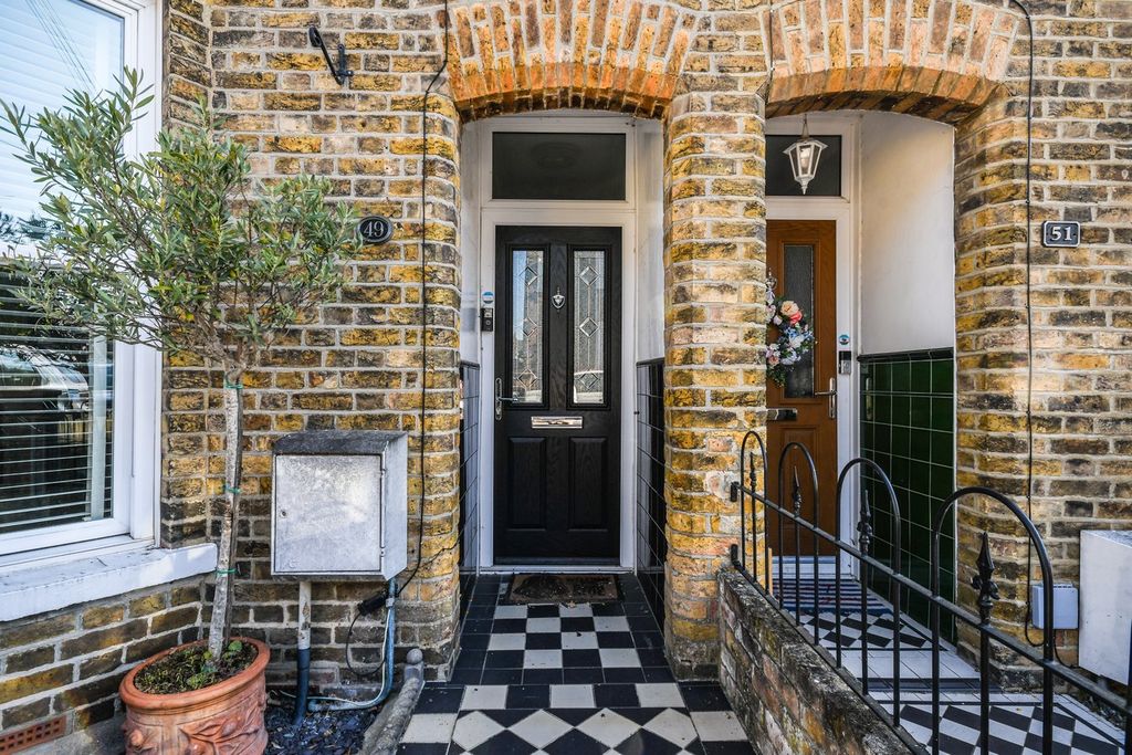 Property photo 2 of 17