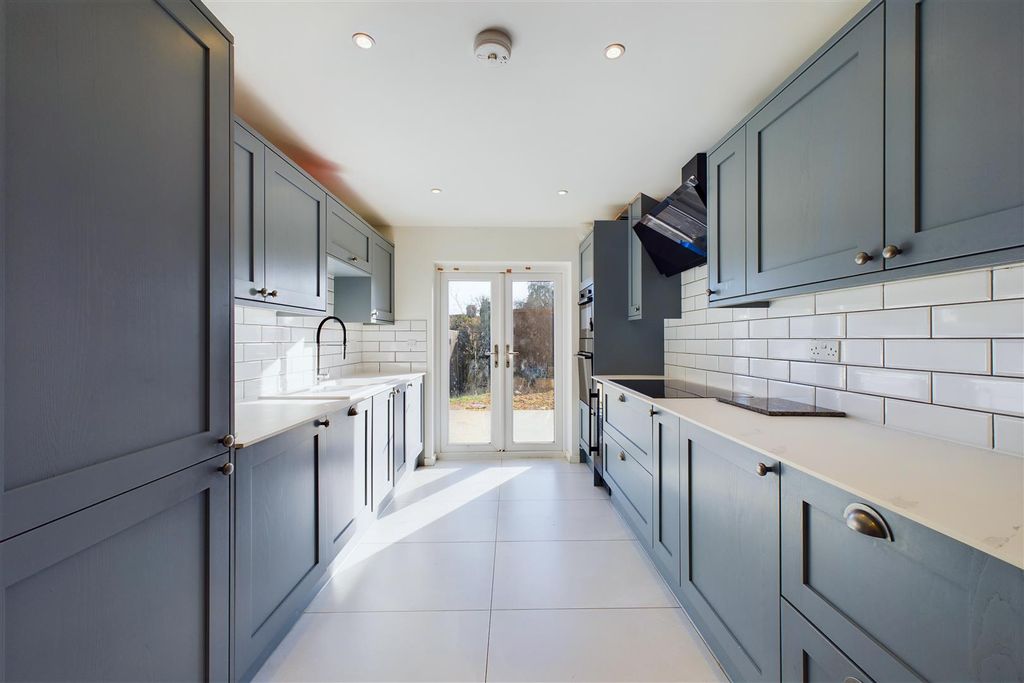 Property photo 3 of 9 Cam02700G0-Pr0227-Still007.Jpg