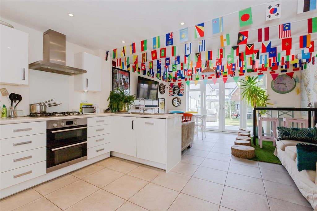 Property photo 2 of 20 Coppice Rd_12.Jpg