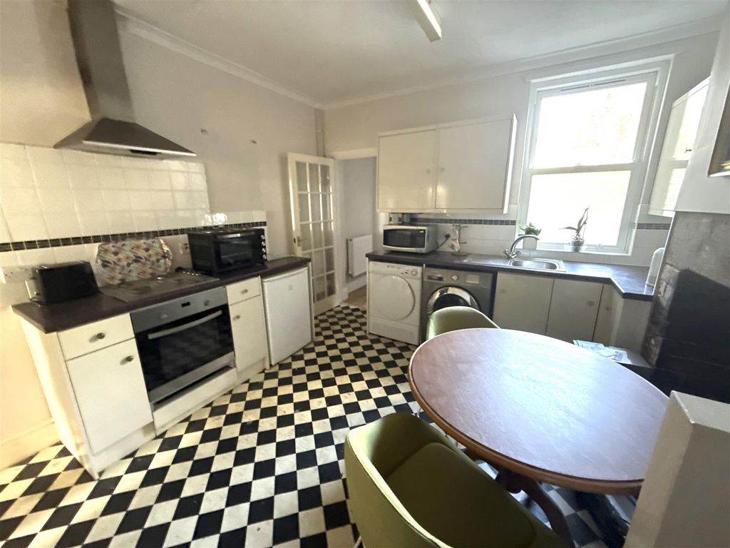 Property photo 3 of 9 Tamworth Terrac3.Jpeg