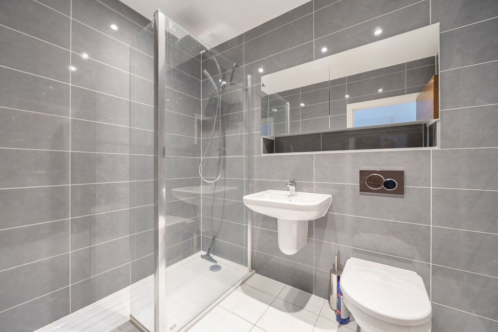 Additional image 8 of 3 bed flat for saleHumphris Place, Cheltenham GL53