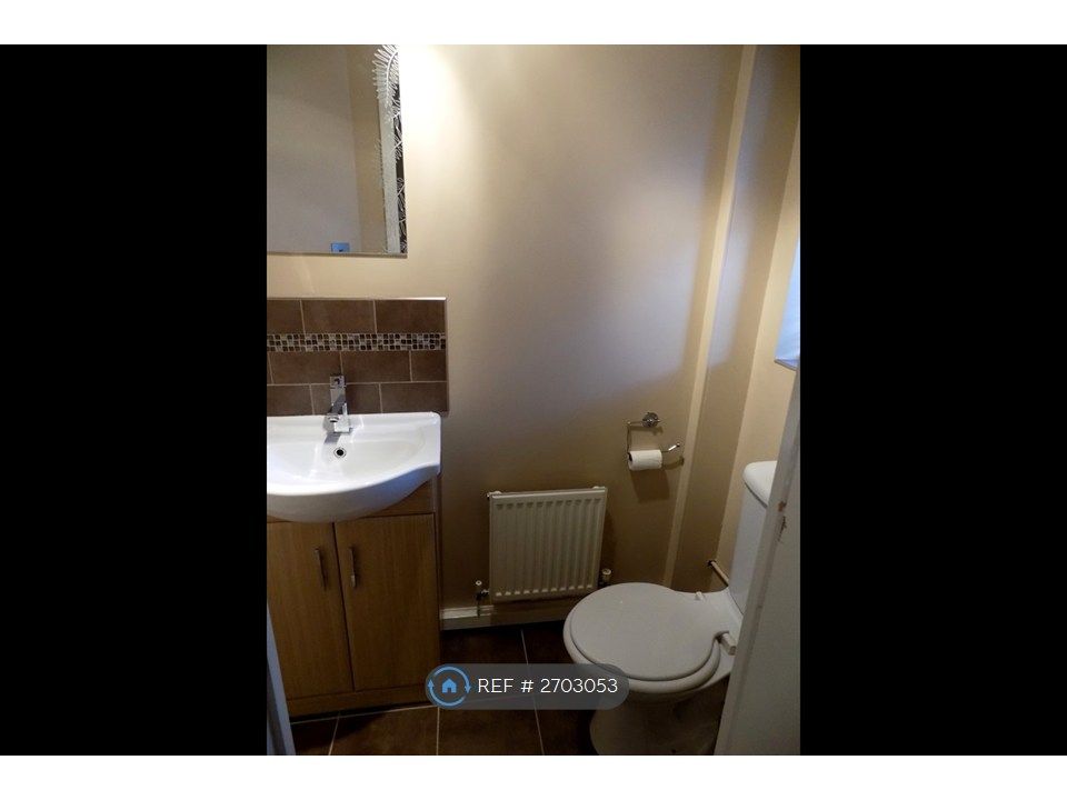 Property photo 2 of 13 Downstairs Cloakroom