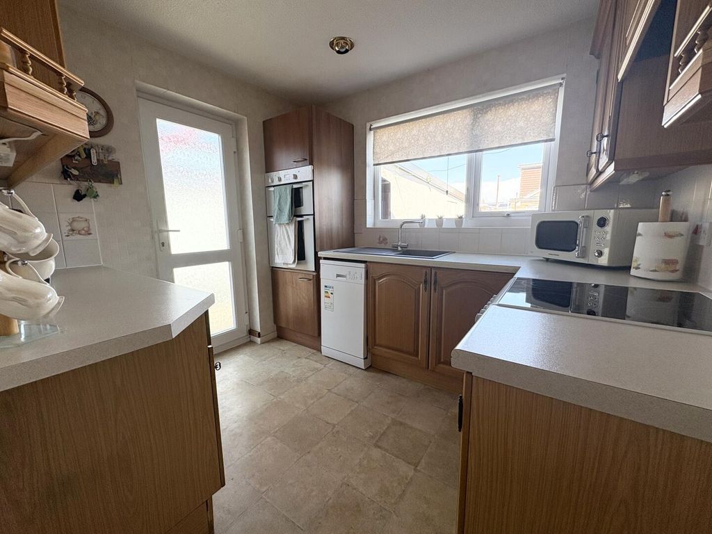 Property photo 2 of 20 Kitchen