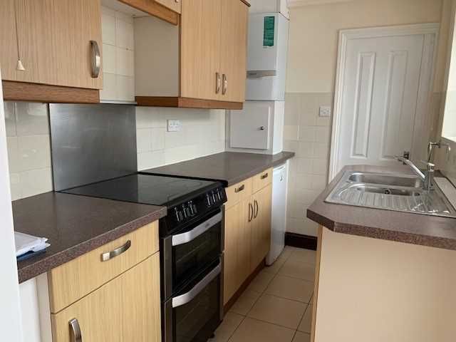 Property photo 3 of 10 Kitchen