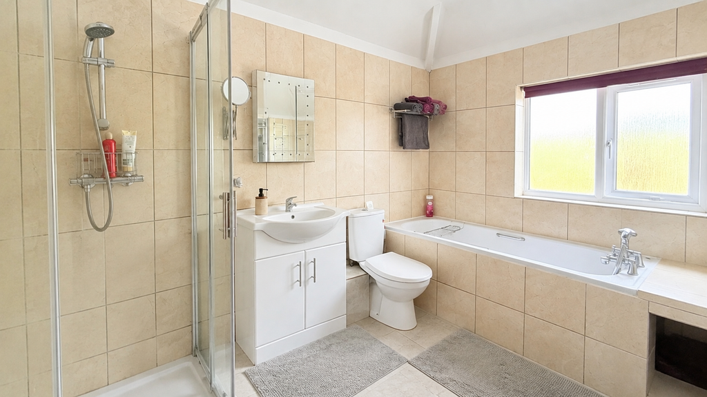 Property photo 2 of 18 2F497408-77F3-40De-8552-CD00A14Ae593