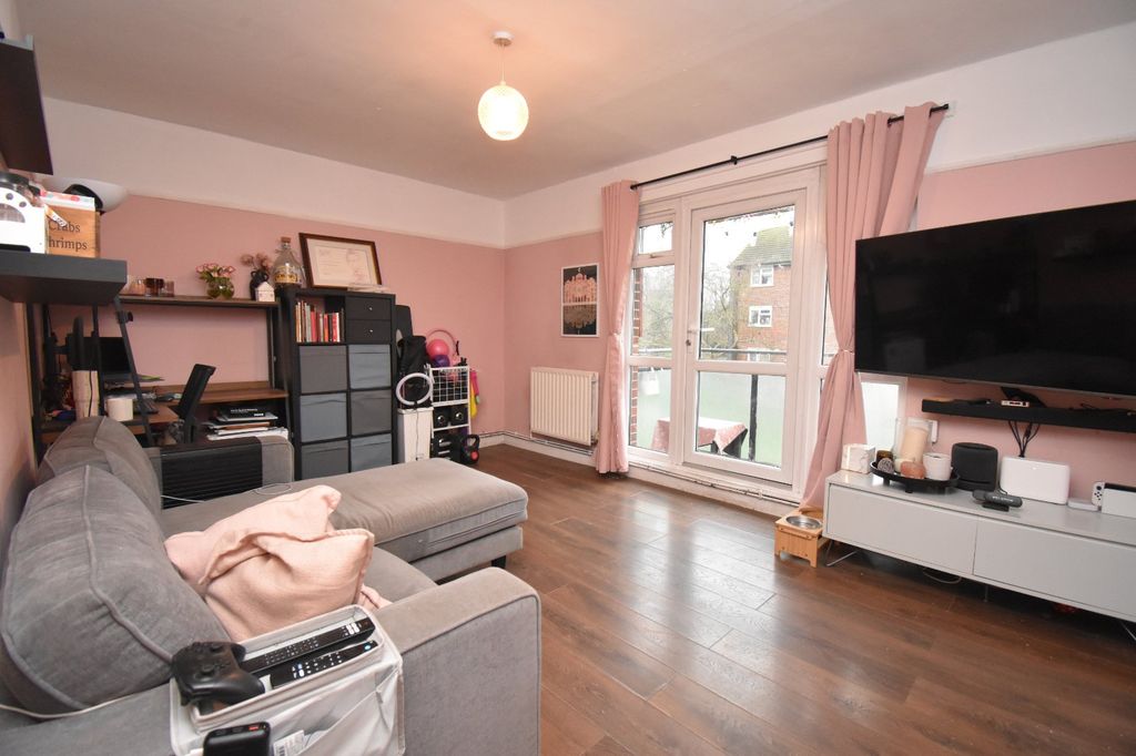 Property photo 2 of 11 Living Room