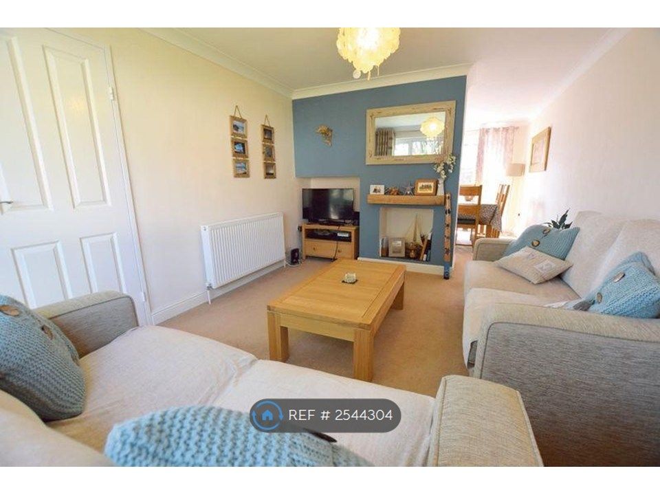 Property photo 2 of 13 Living Room1