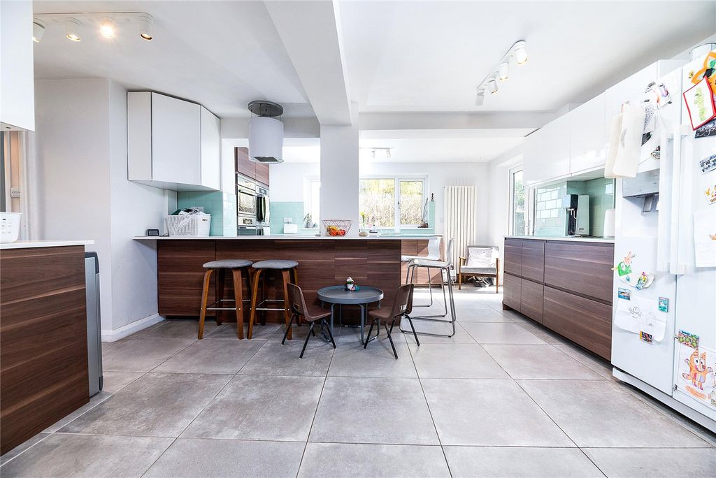 Property photo 3 of 32 Picture No. 02