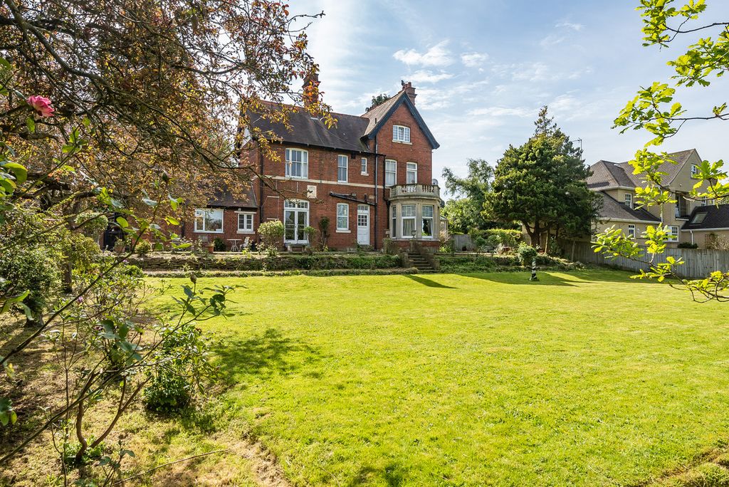 Property photo 3 of 19