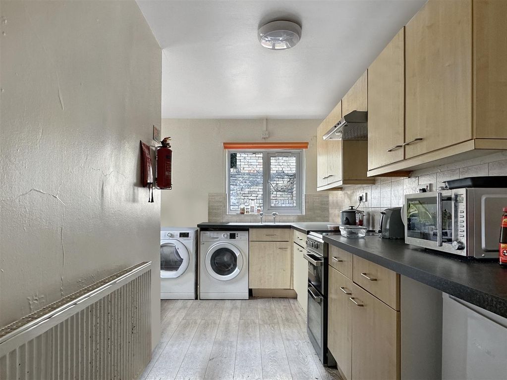 Property photo 2 of 8 Kitchen.Jpg