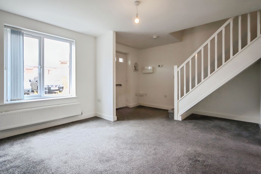 Property photo 3 of 23 Lounge