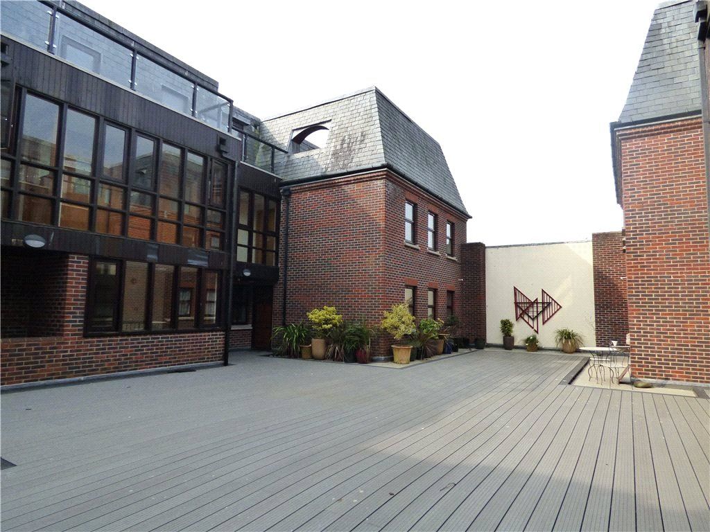 Property photo 2 of 10 Courtyard