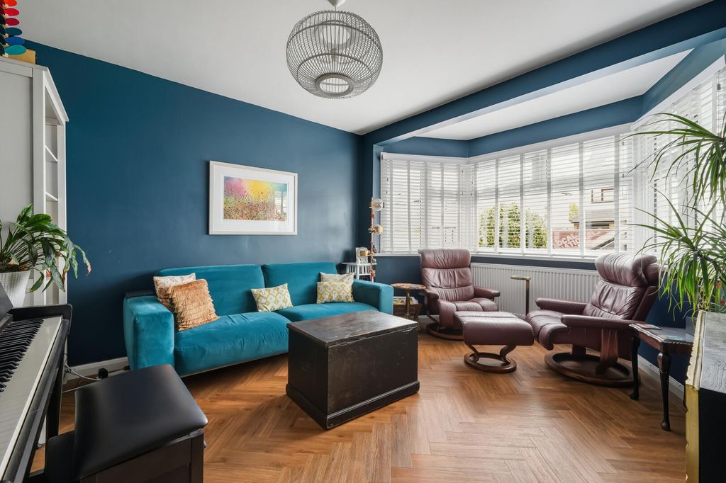 Property photo 2 of 20