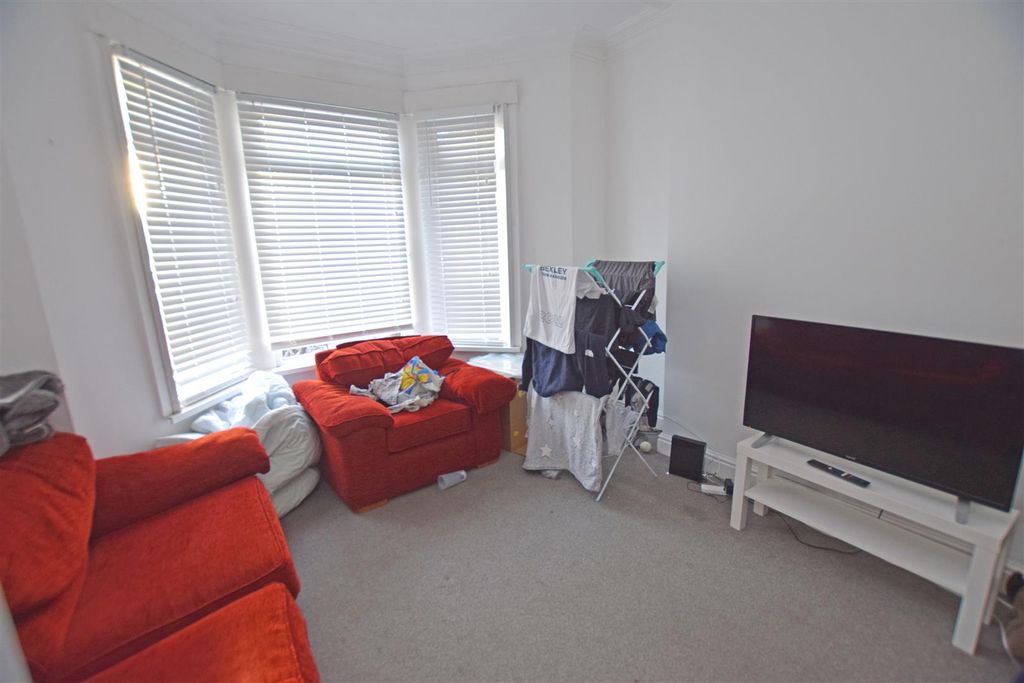 Property photo 2 of 12 Lounge.Jpg