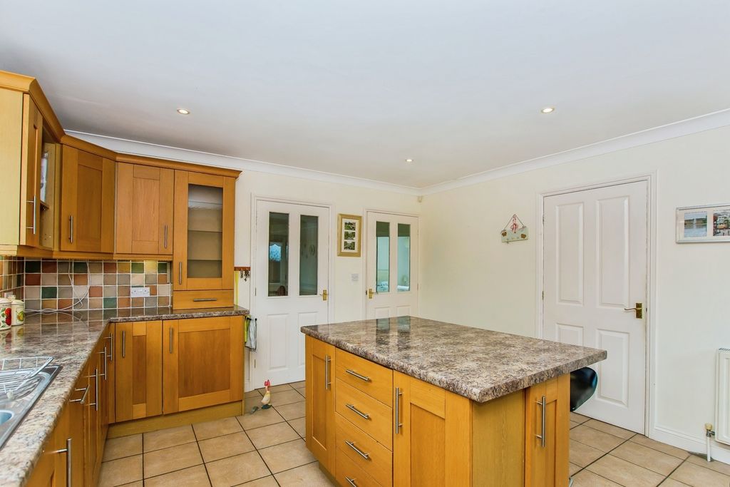 Property photo 2 of 17 Photo