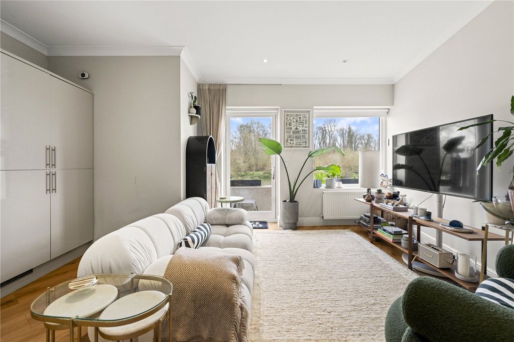 Property photo 3 of 13 Picture No. 02