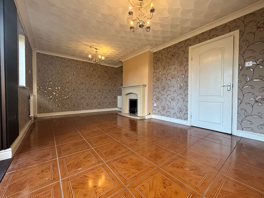 Property photo 3 of 12 Image