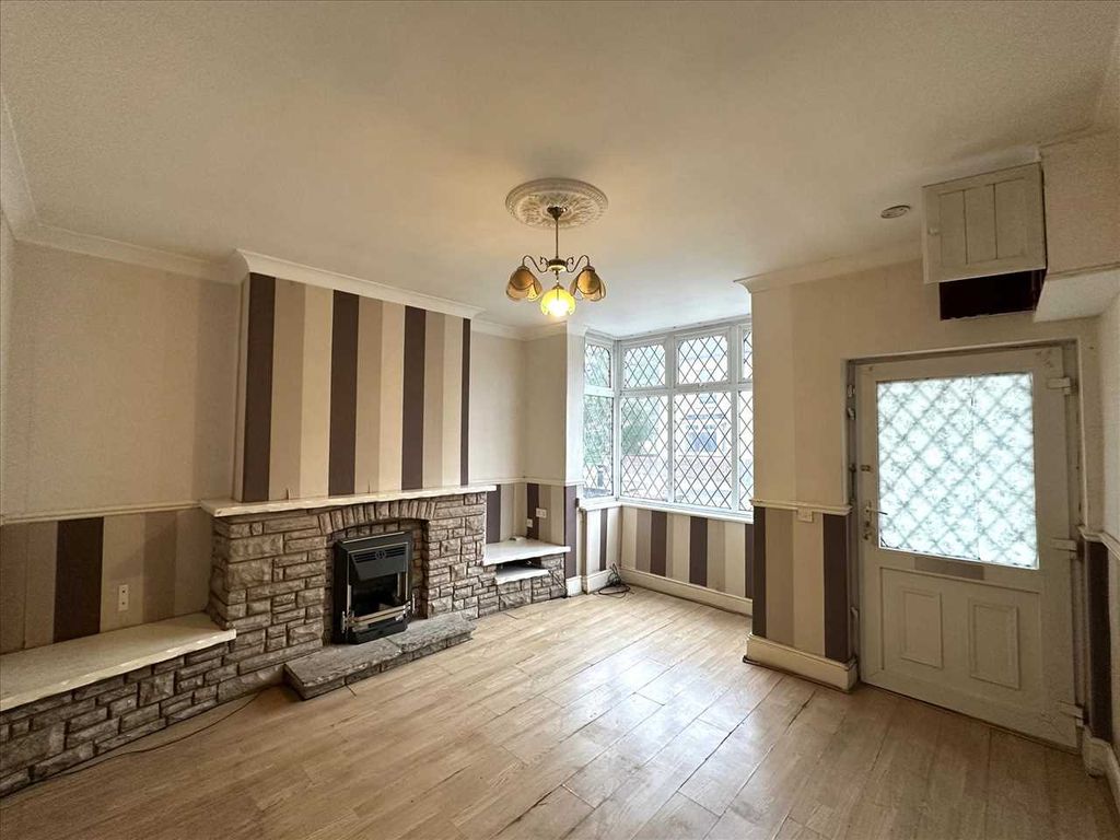 Property photo 2 of 12 Entrance Hall