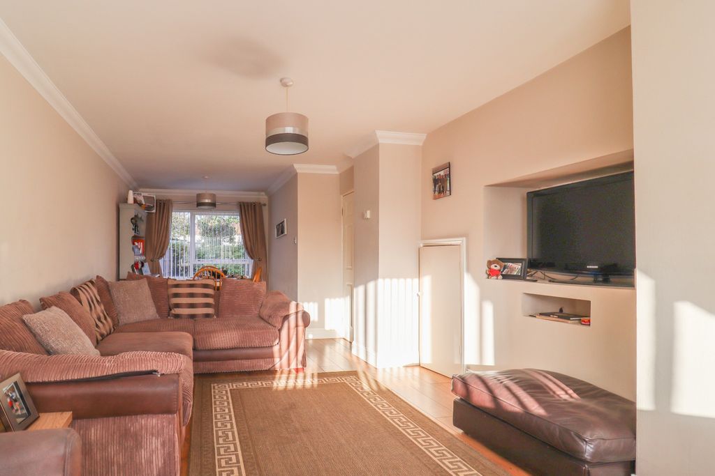 Property photo 3 of 17 4719543