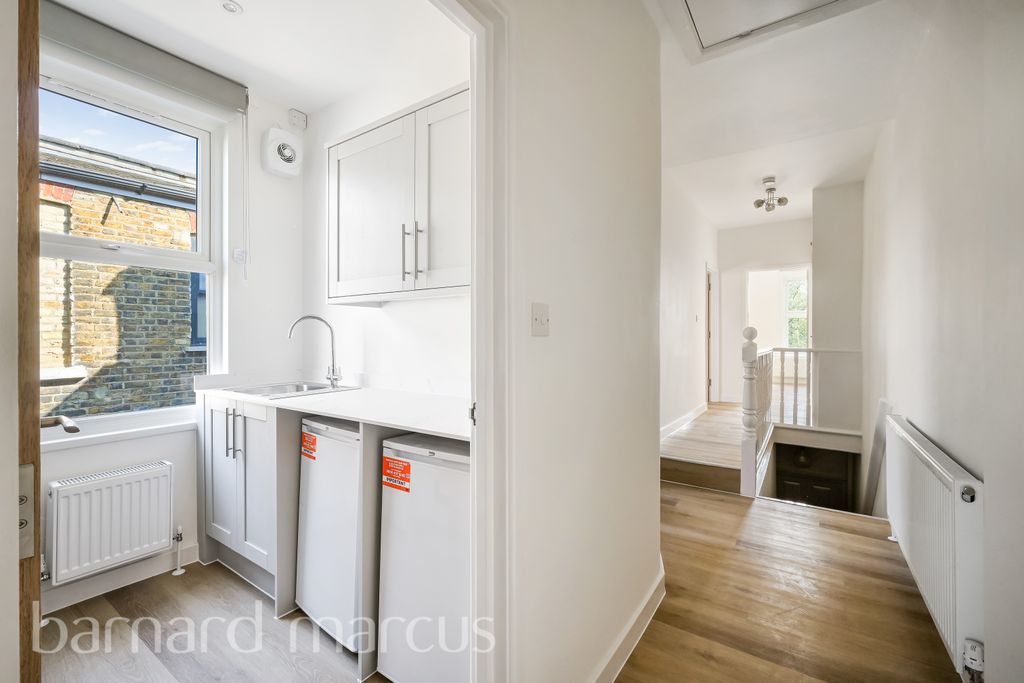 Property photo 3 of 8 Hallway