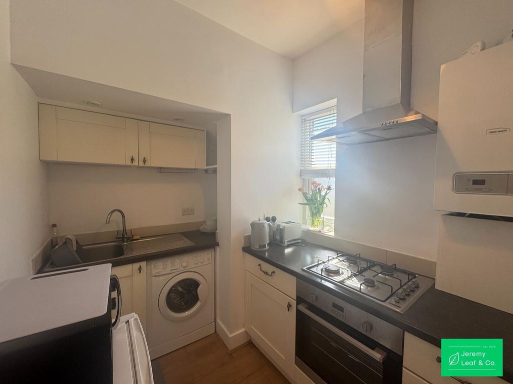 Property photo 3 of 9 Kitchen