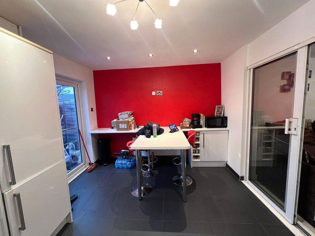 Property photo 2 of 12 Picture No. 04