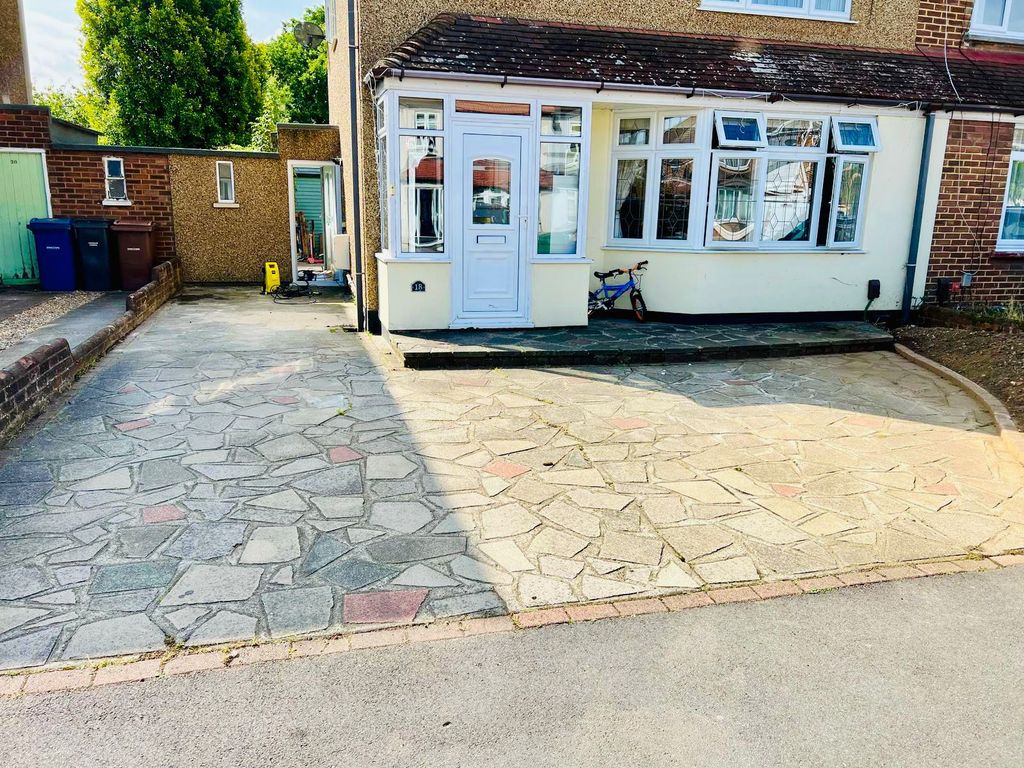 Property photo 2 of 17 Image
