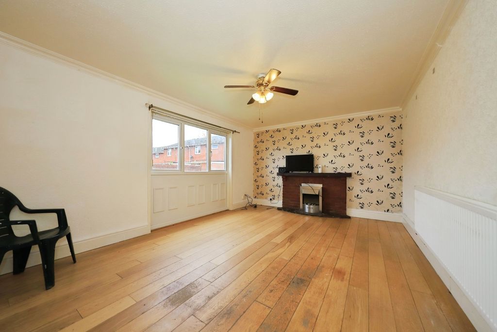 Property photo 3 of 17 Photo